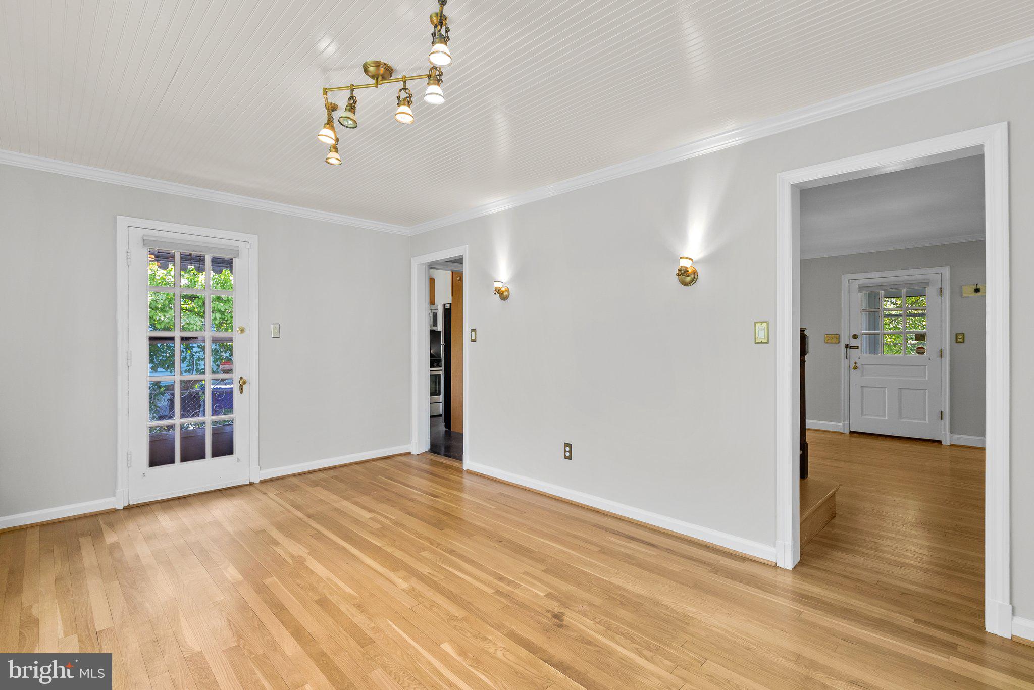 9227 Long Branch Parkway Silver Spring, MD 20901 - Photo 12 of 35