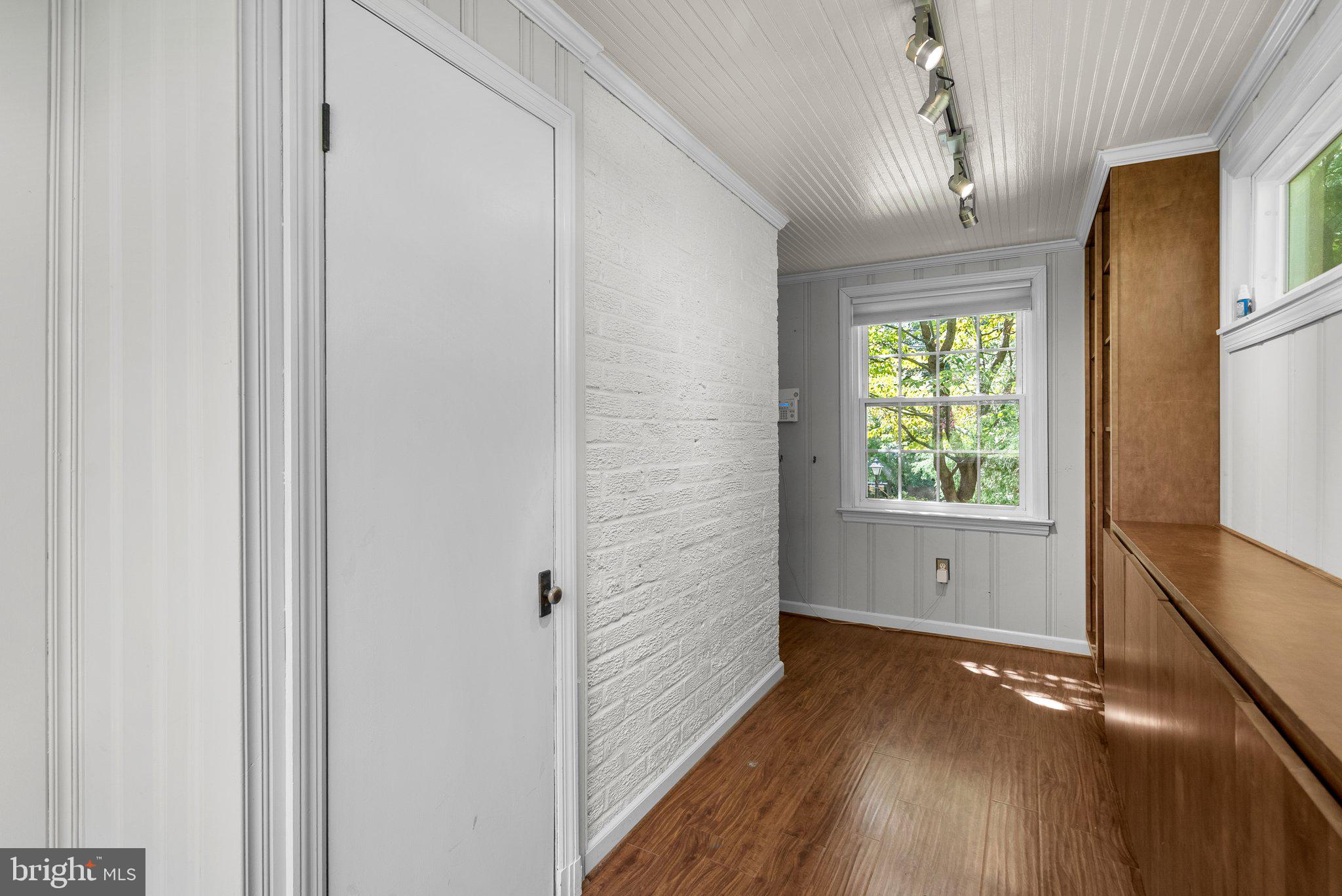 9227 Long Branch Parkway Silver Spring, MD 20901 - Photo 15 of 35