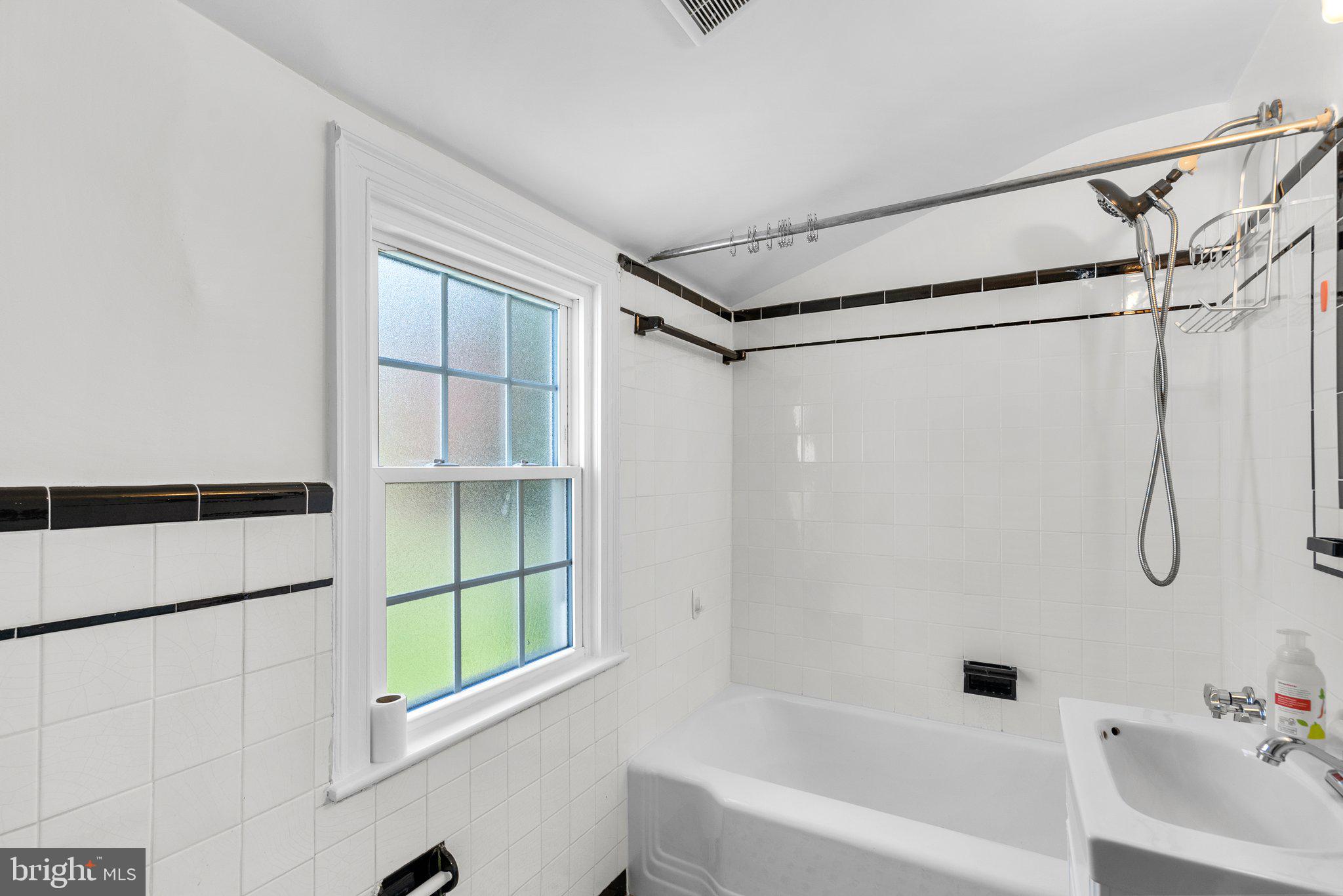 9227 Long Branch Parkway Silver Spring, MD 20901 - Photo 16 of 35