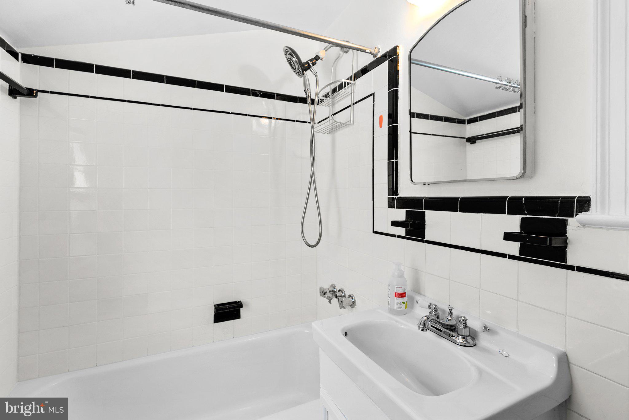 9227 Long Branch Parkway Silver Spring, MD 20901 - Photo 17 of 35