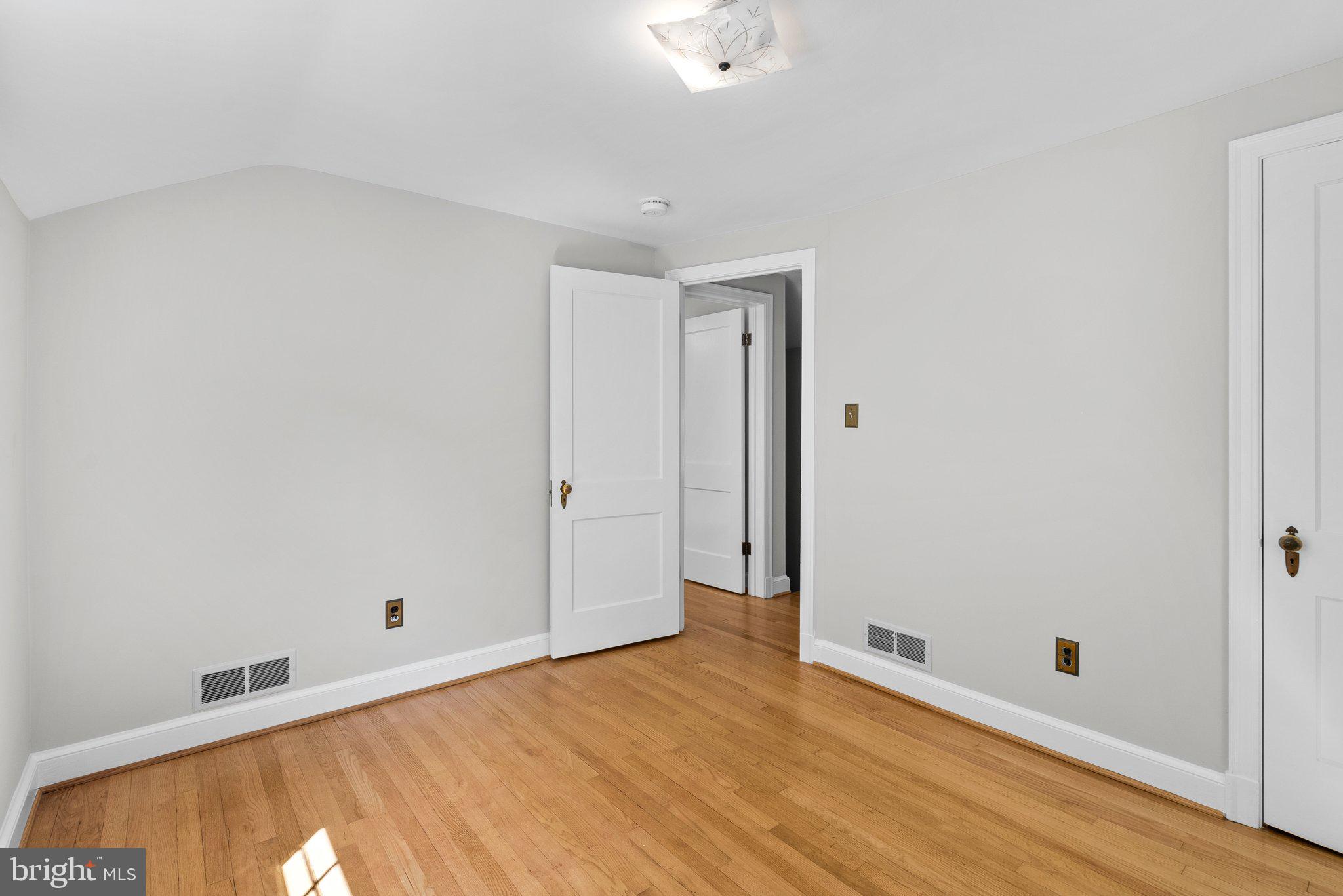 9227 Long Branch Parkway Silver Spring, MD 20901 - Photo 19 of 35