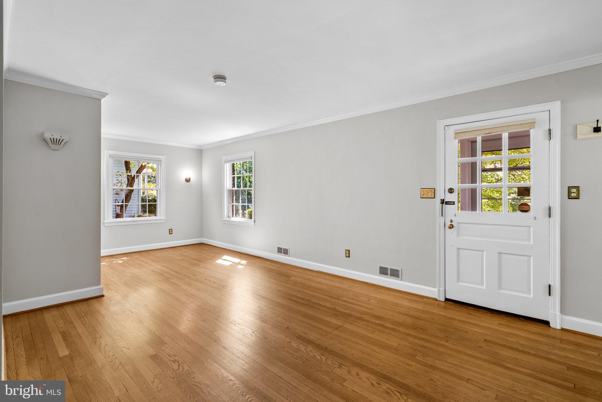 9227 Long Branch Parkway Silver Spring, MD 20901 - Photo 5 of 35