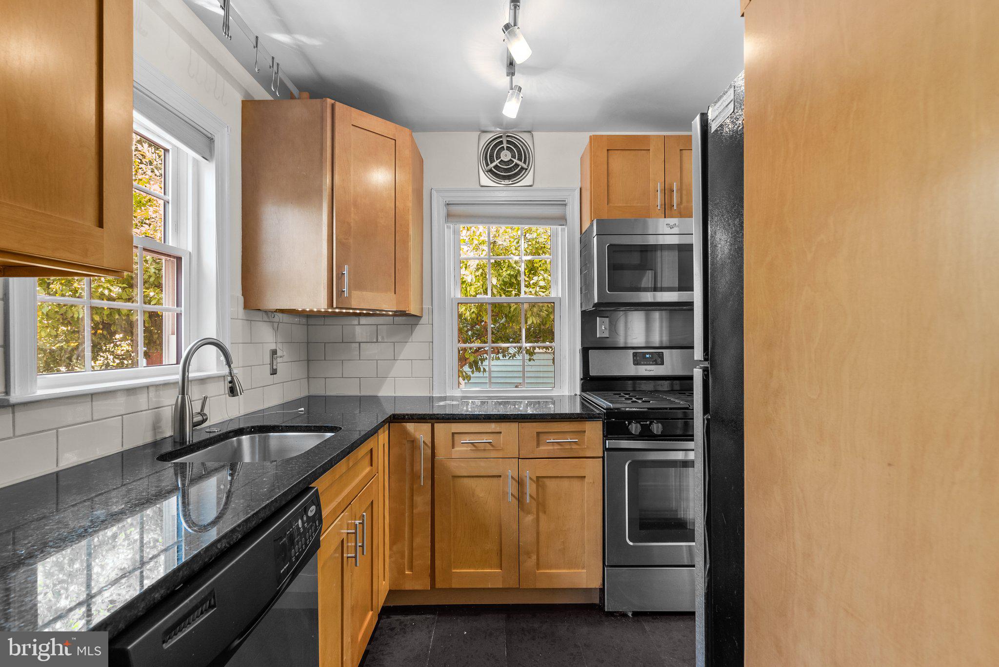 9227 Long Branch Parkway Silver Spring, MD 20901 - Photo 7 of 35