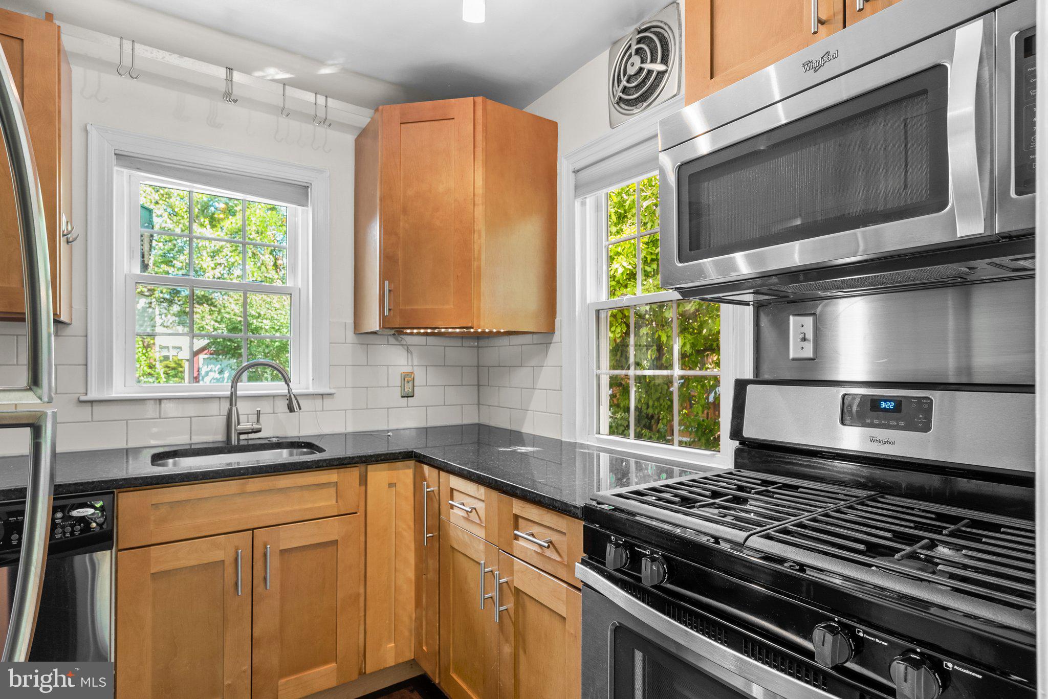 9227 Long Branch Parkway Silver Spring, MD 20901 - Photo 10 of 35