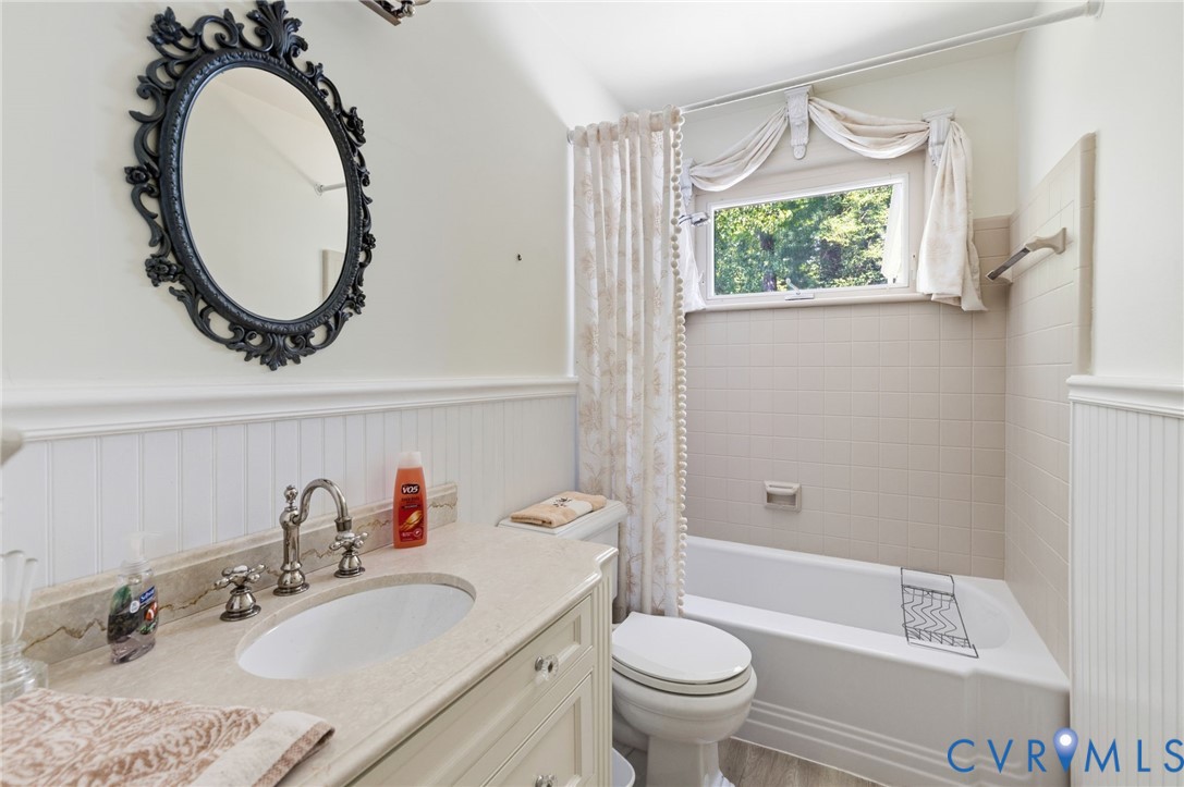 8208 Michael Road Henrico, VA 23229 - Photo 22 of 29 White beadboard wainscoting, solid surface counter