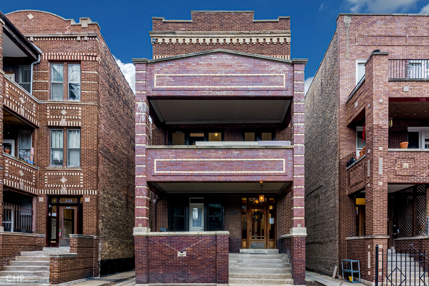 2318 West Thomas Street, Unit 3R Chicago, IL 60622 - Photo 1 of 12 a view of building with entrance gate