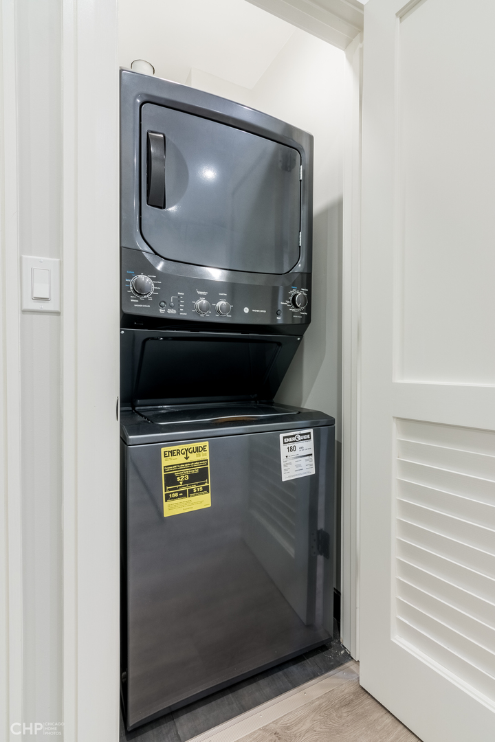 2318 West Thomas Street, Unit 3R Chicago, IL 60622 - Photo 12 of 12 a view of washer and dryer