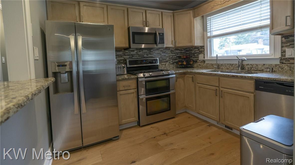 15055 Salem Road Redford, MI 48239 - Photo 8 of 37 First Floor 06-2162x1215.jpg