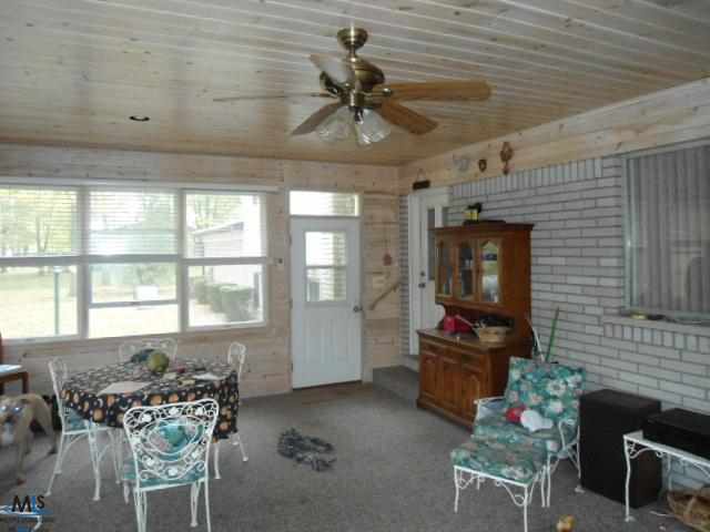 76125 Capac Road Armada, MI 48005 - Photo 9 of 17 Florida/sun room
