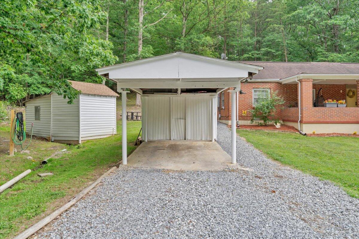 1852 Wildwood Road Salem, VA 24153 - Photo 45 of 48 45-MIB07927
