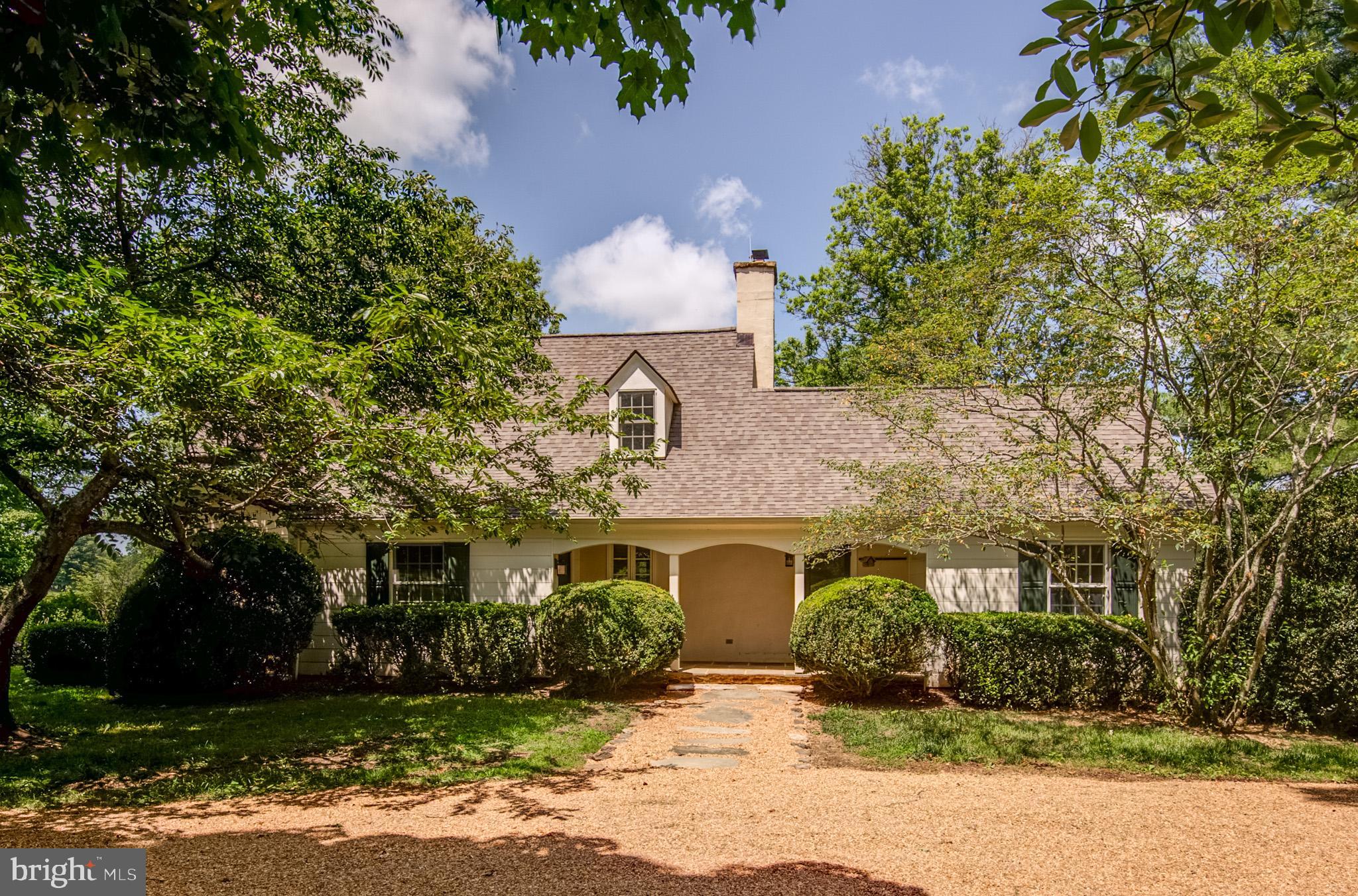 20760 Unison Road Round Hill, VA 20141 - Photo 2 of 47 Charm of an English Cottage!