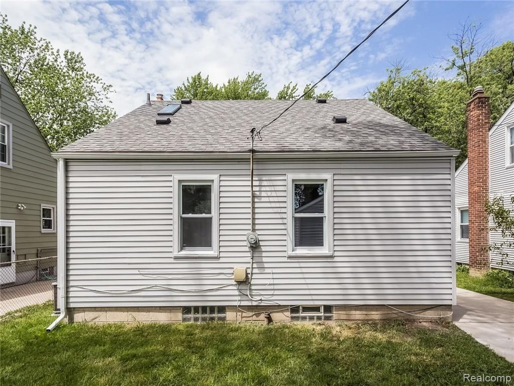 2211 Columbia Road Berkley, MI 48072 - Photo 41 of 44
