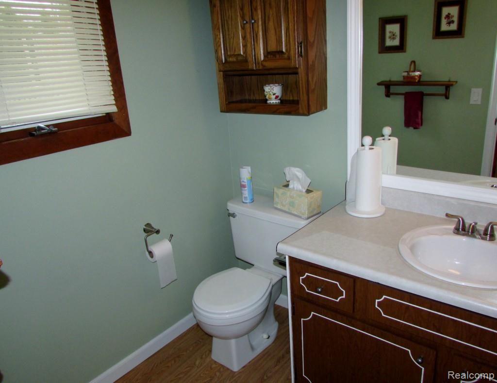 3415 West Utica Road Utica, MI 48317 - Photo 18 of 31 Utica Half Bath.jpg