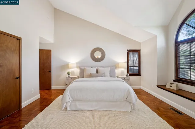 a en suite bathroom with a double vanity sink and a mirror