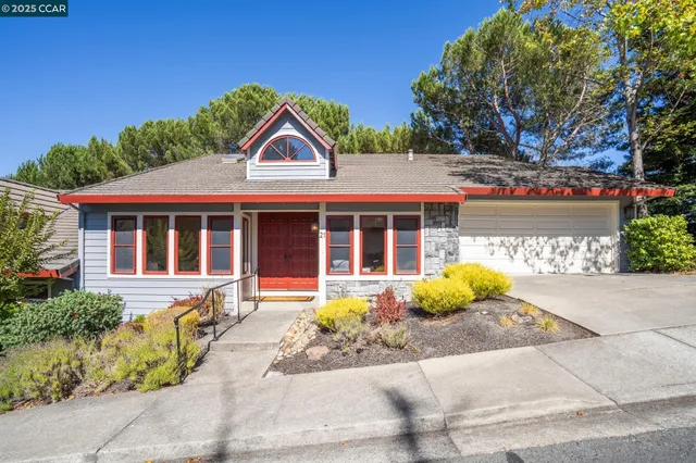 a view of entrance front of the house