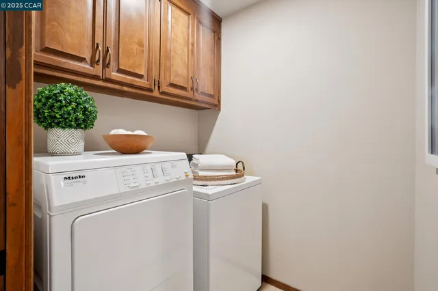 $1,295,000 | 21 Vía Barcelona, Moraga, CA 94556