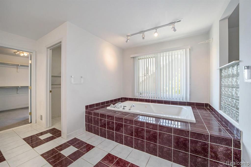 3584 Sleepy Fox Drive Rochester, MI 48309 - Photo 23 of 53