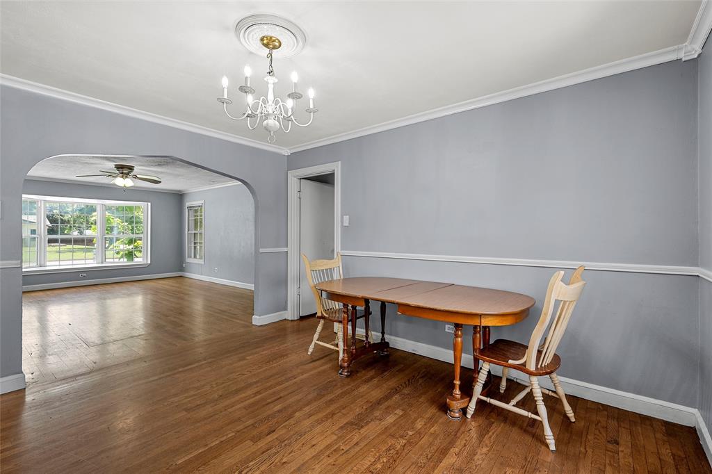 3225 Windsor Avenue Waco, TX 76708 - Photo 6 of 25 Dining area featuring wood-finish flooring, crown molding, and a decorative chandelier with a ceiling medallion