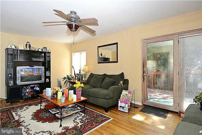 9686 Basket Ring Road Columbia, MD 21045 - Photo 4 of 19 Living Room
