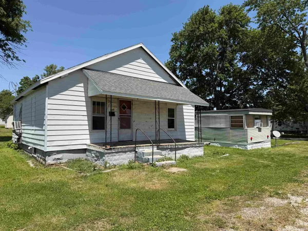 $49,900 | 315-311 West Division Street, Oakland City, IN 47660
