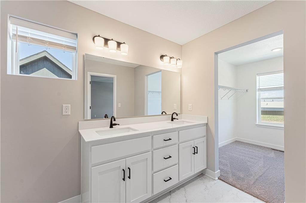 8765 Southwest 10th Street Blue Springs, MO 64064 - Photo 16 of 27