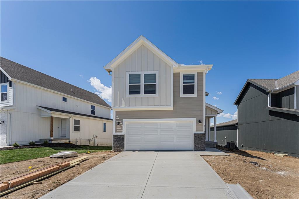 8765 Southwest 10th Street Blue Springs, MO 64064 - Photo 2 of 27