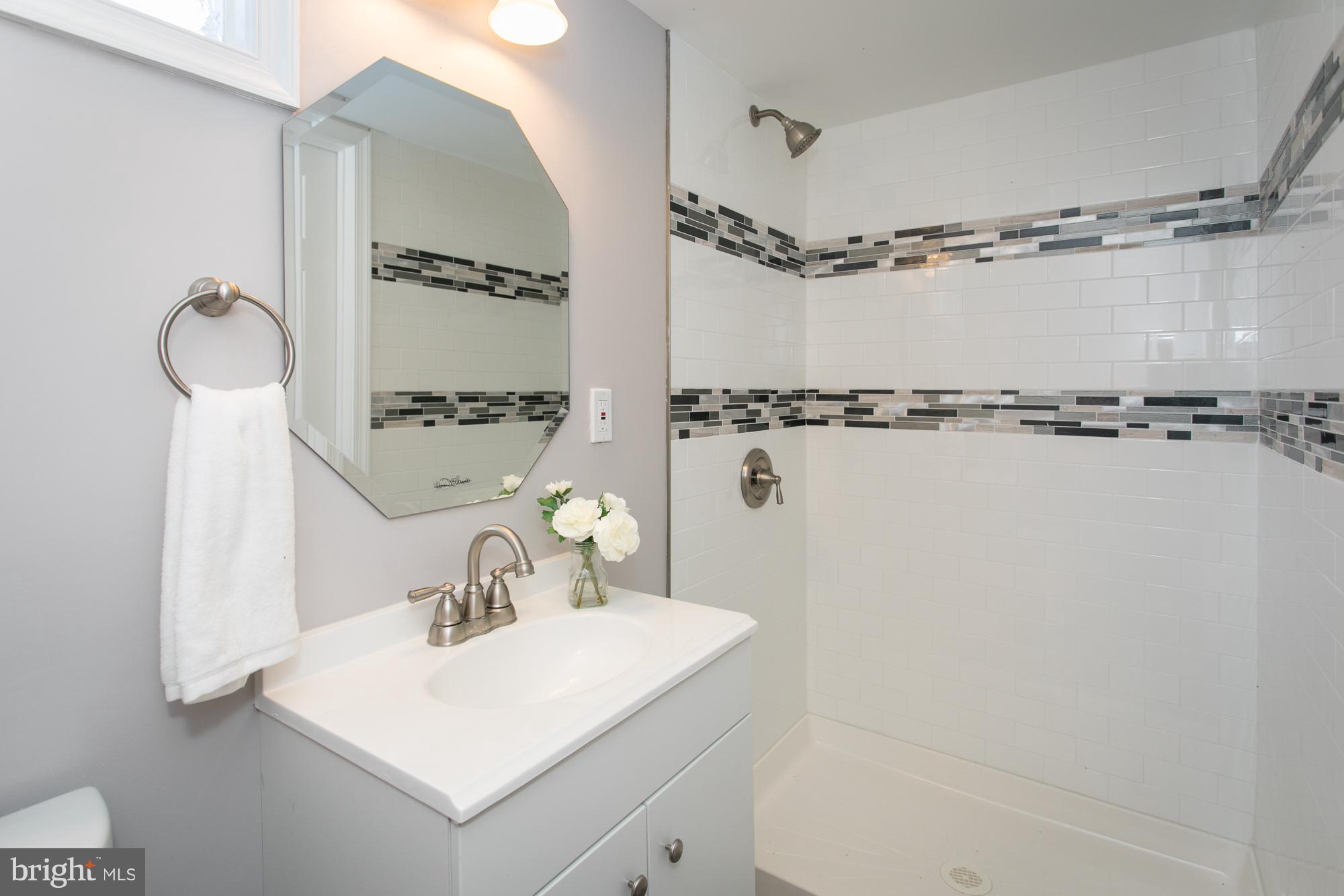 5421 Bucknell Road Baltimore, MD 21206 - Photo 15 of 17 Custom bathroom