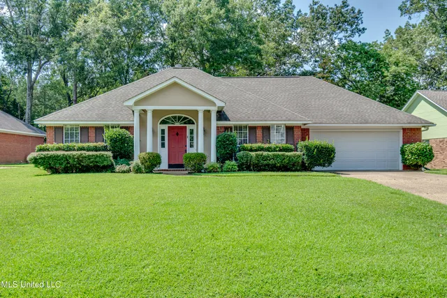 $299,500 | 415 Hemlock Drive, Flowood, MS 39232