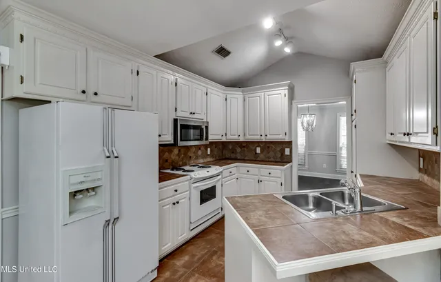 $299,500 | 415 Hemlock Drive, Flowood, MS 39232