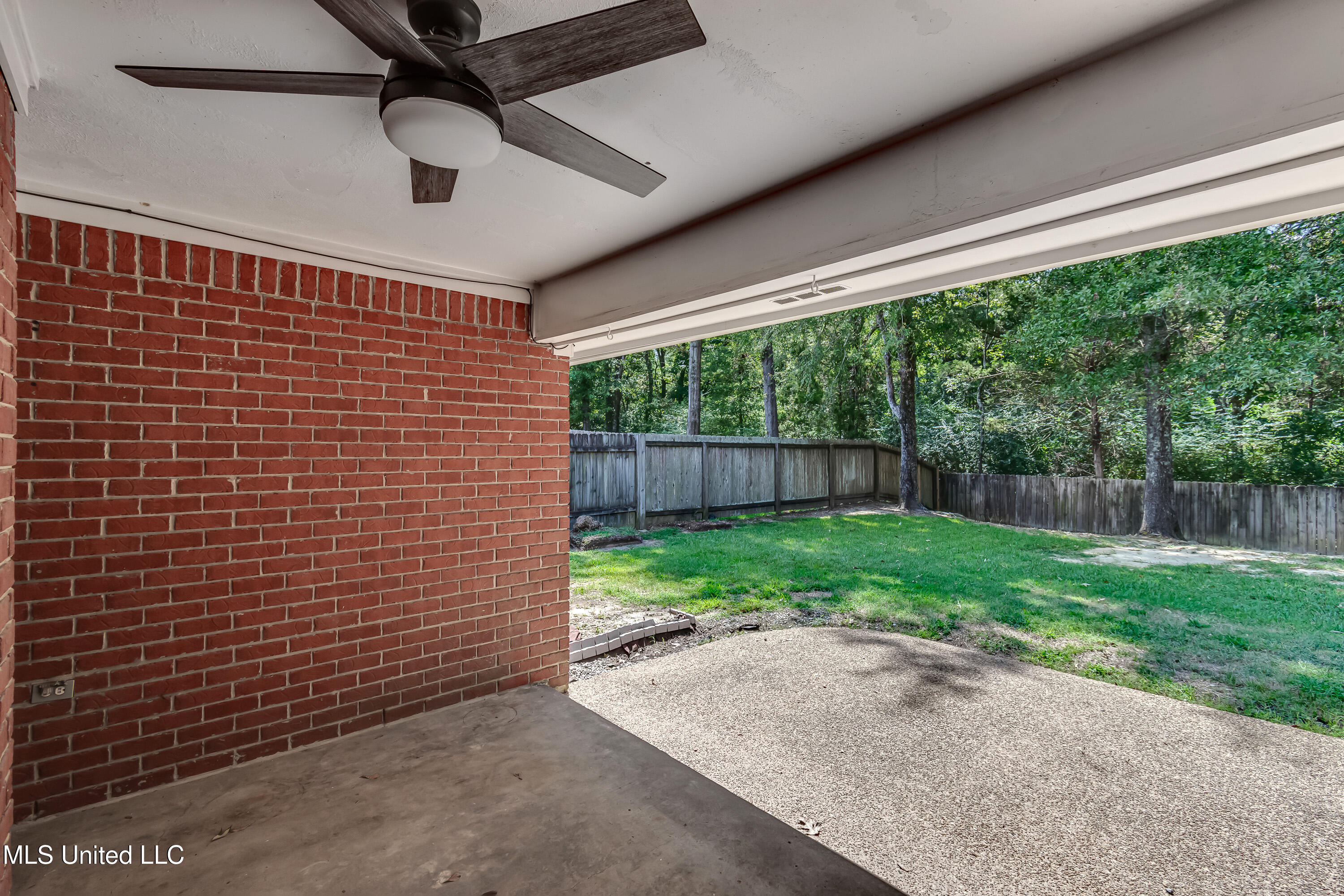 415 Hemlock Drive Flowood, MS 39232 - Photo 6 of 57 415 Hemlock Dr-10