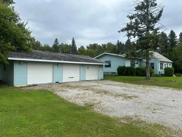 $169,900 | 301 Pleasant Avenue Northwest, Warroad, MN 56763