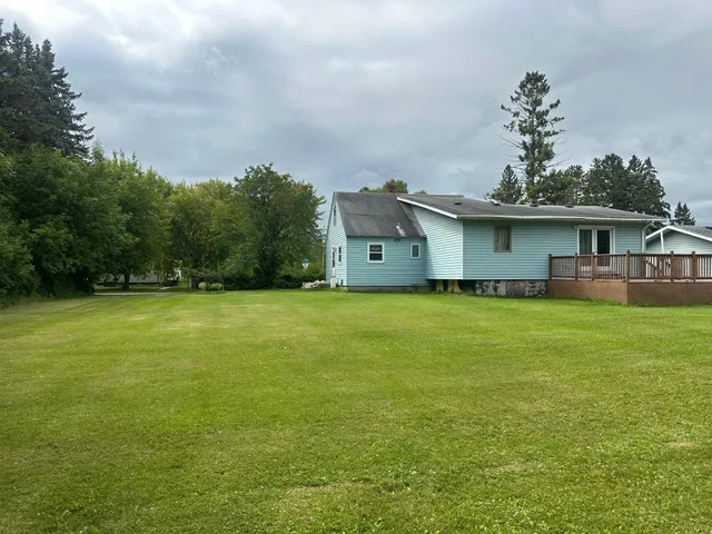 $169,900 | 301 Pleasant Avenue Northwest, Warroad, MN 56763