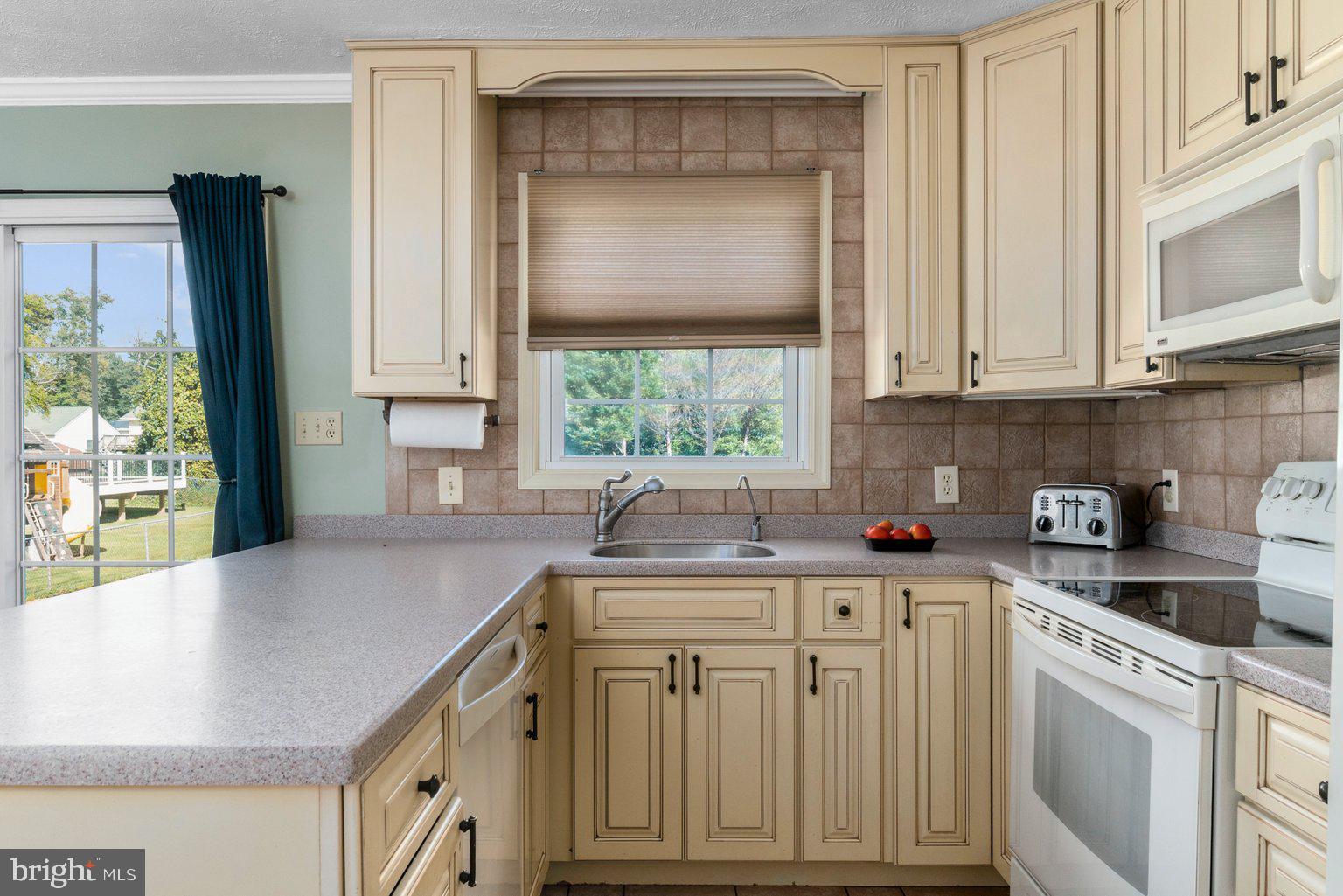 7925 Central Road Pasadena, MD 21122 - Photo 11 of 41 Kitchen