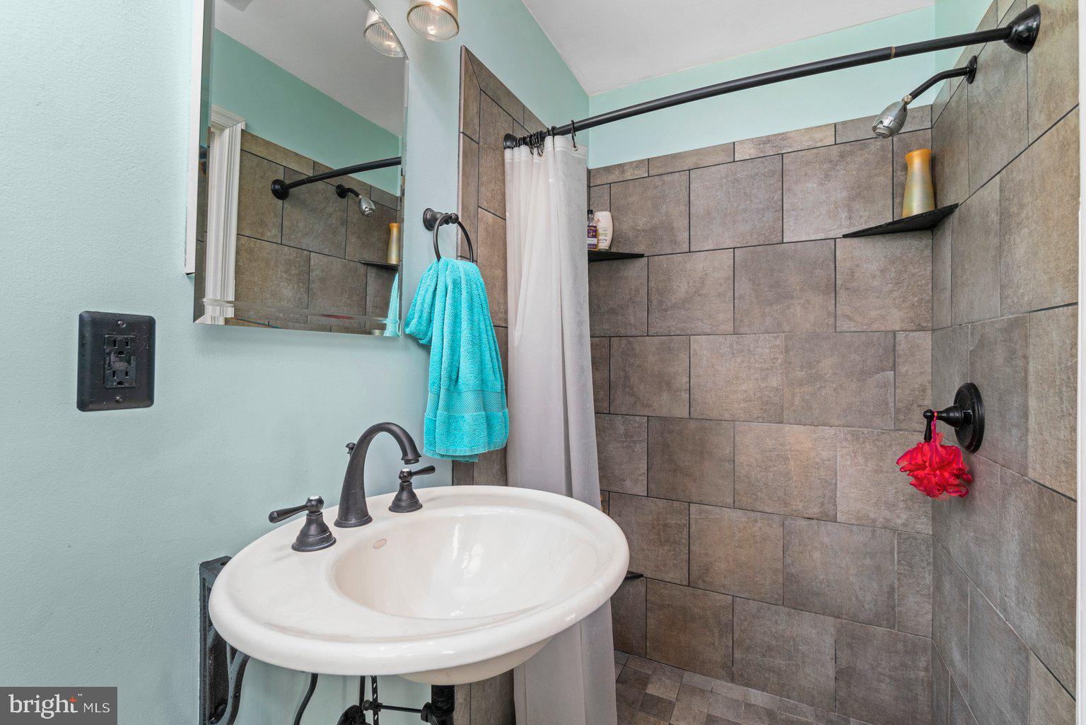 7925 Central Road Pasadena, MD 21122 - Photo 20 of 41 En suite