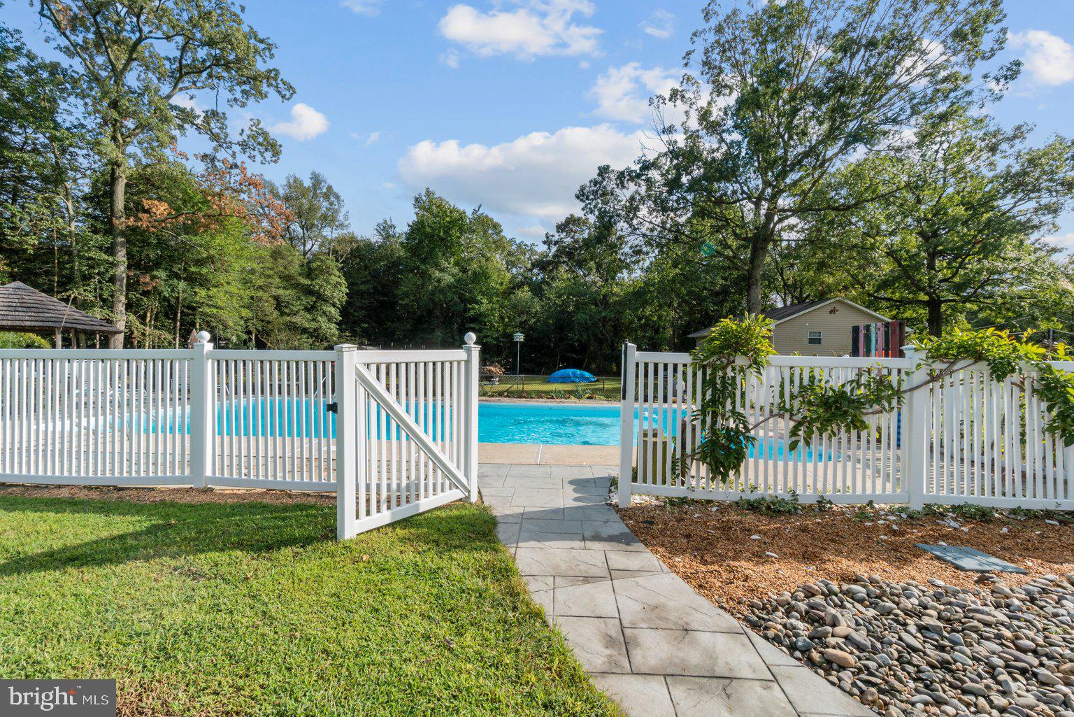 7925 Central Road Pasadena, MD 21122 - Photo 35 of 41 Pool