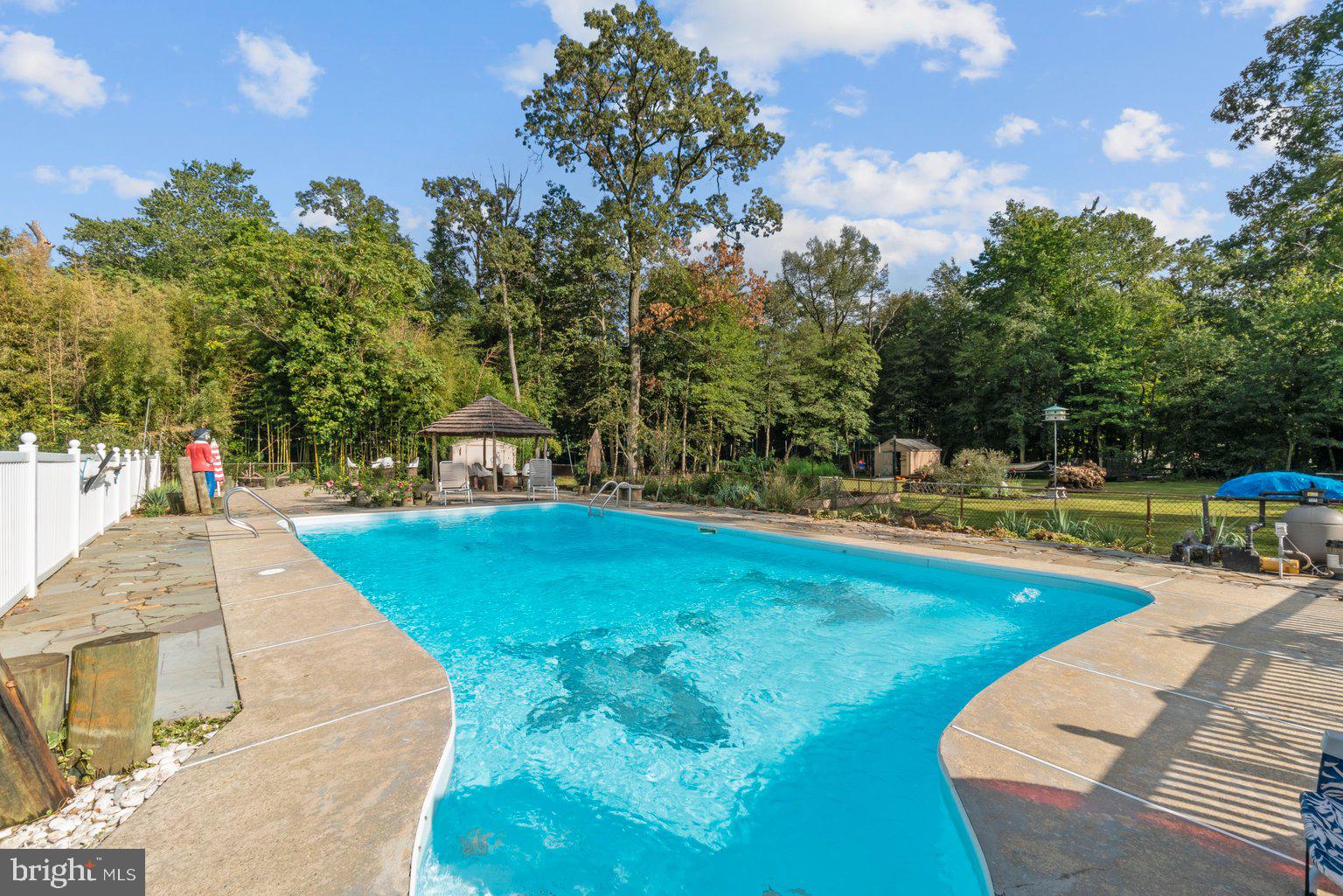 7925 Central Road Pasadena, MD 21122 - Photo 36 of 41 Pool