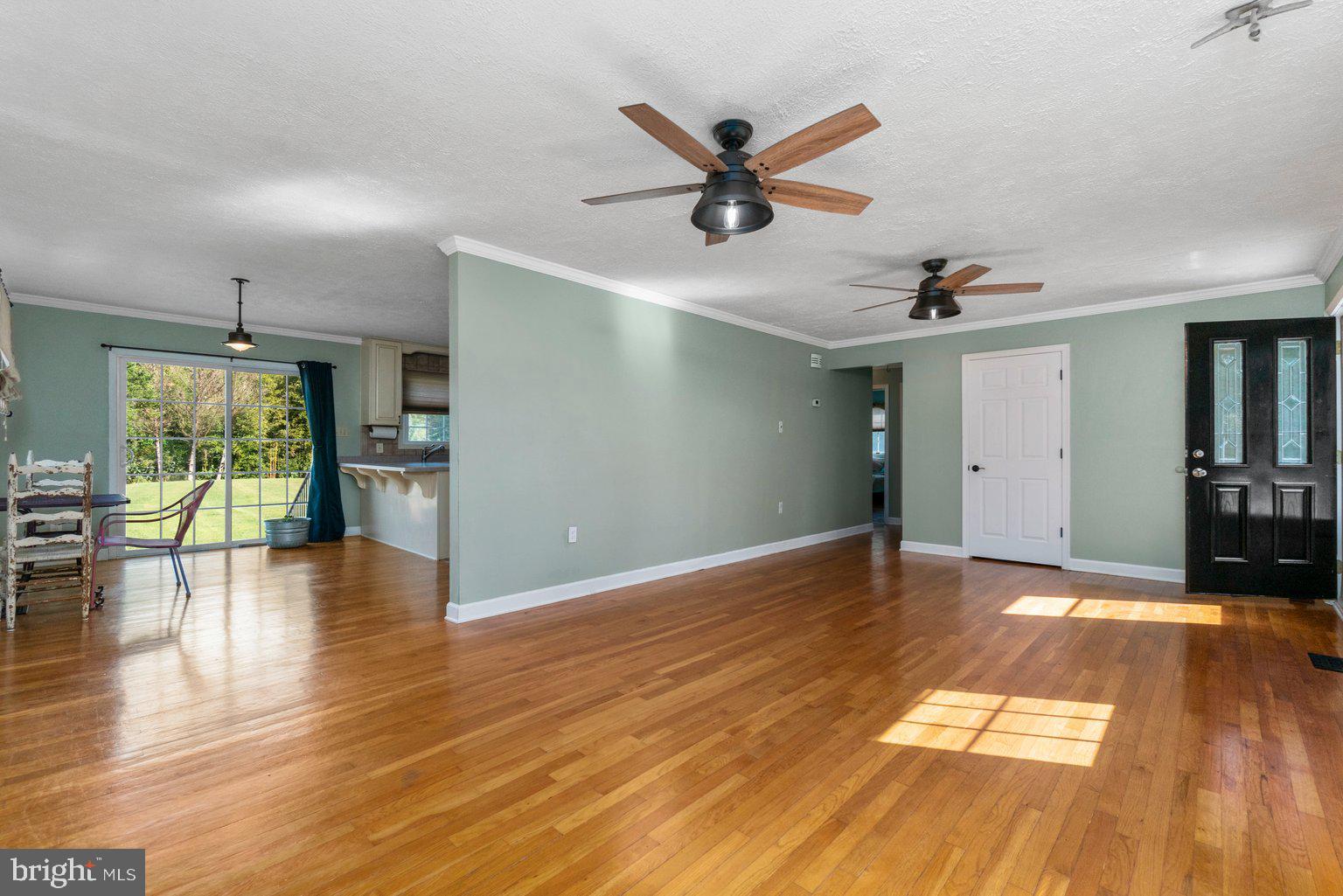7925 Central Road Pasadena, MD 21122 - Photo 5 of 41 Living room/dining