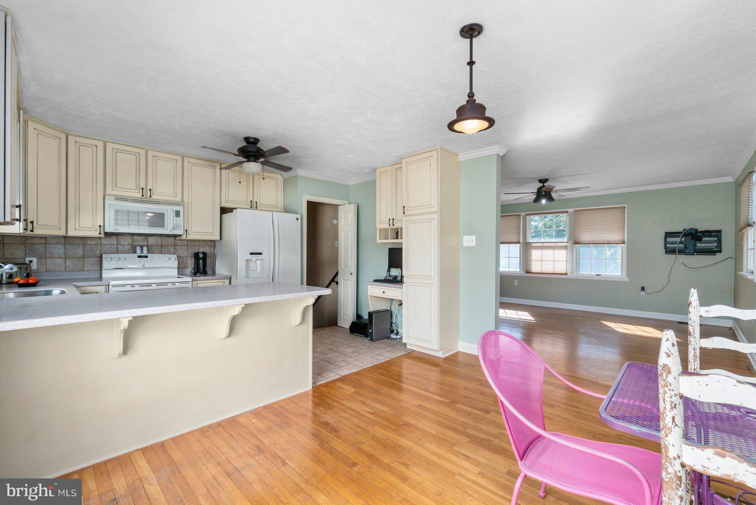 7925 Central Road Pasadena, MD 21122 - Photo 6 of 41 Dining/kitchen