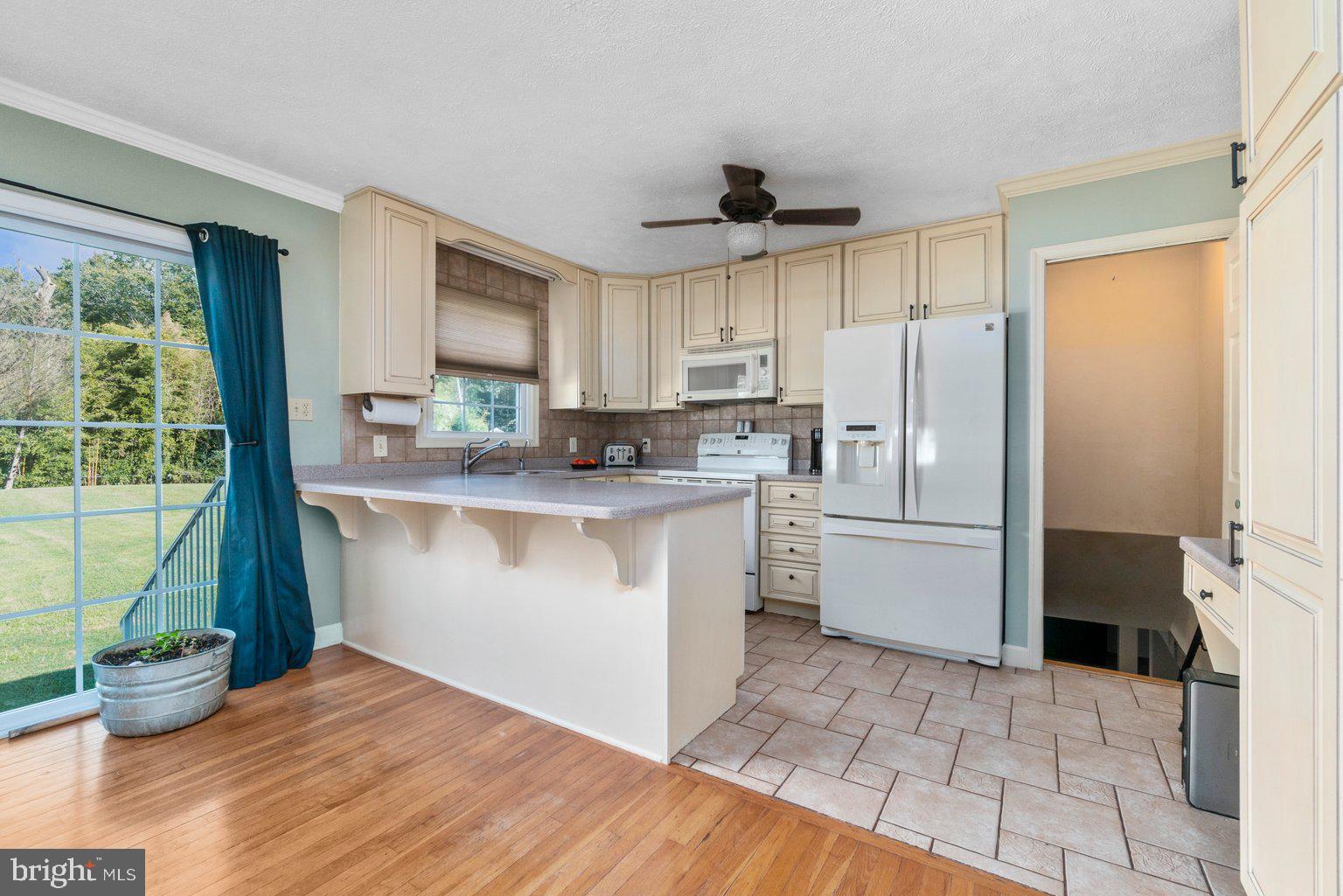 7925 Central Road Pasadena, MD 21122 - Photo 8 of 41 Kitchen