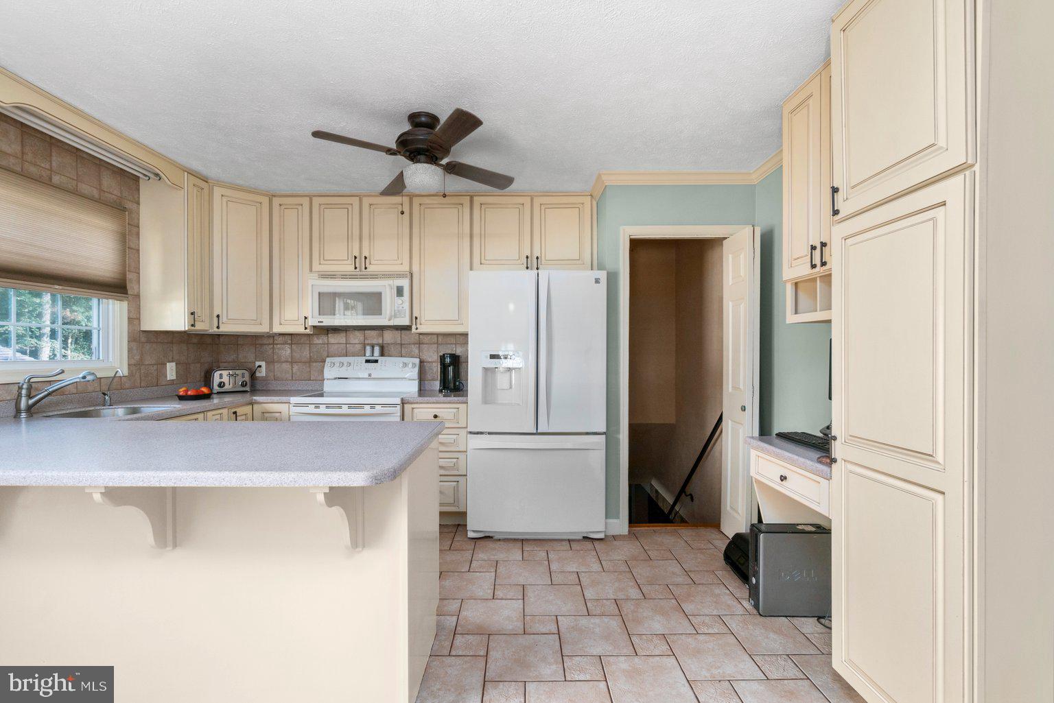 7925 Central Road Pasadena, MD 21122 - Photo 9 of 41 Kitchen