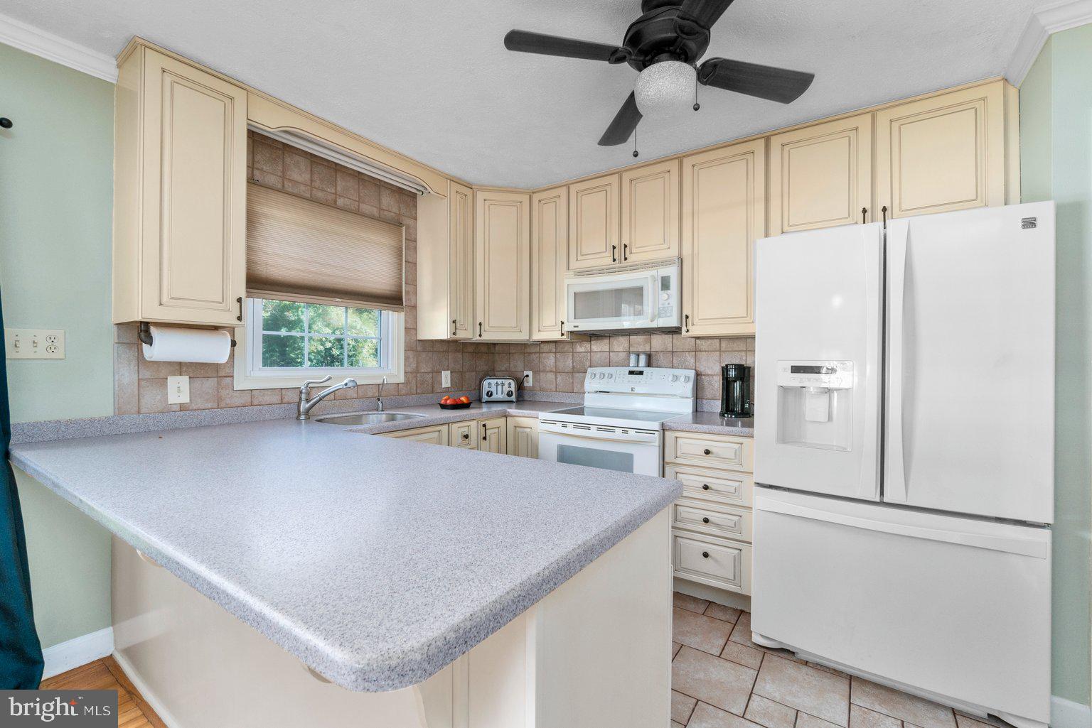 7925 Central Road Pasadena, MD 21122 - Photo 10 of 41 Kitchen