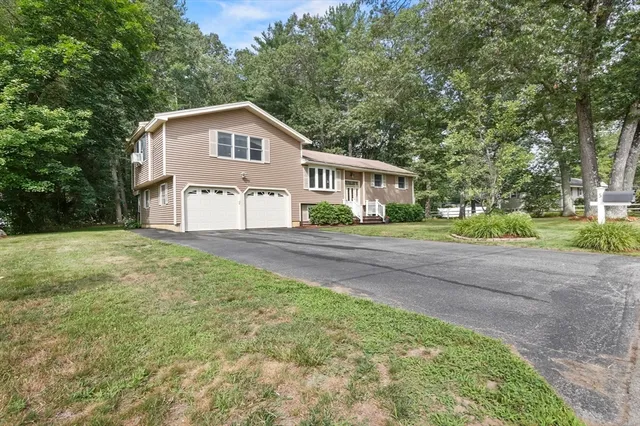 $845,000 | 5 Carriage Drive, Chelmsford, MA 01824