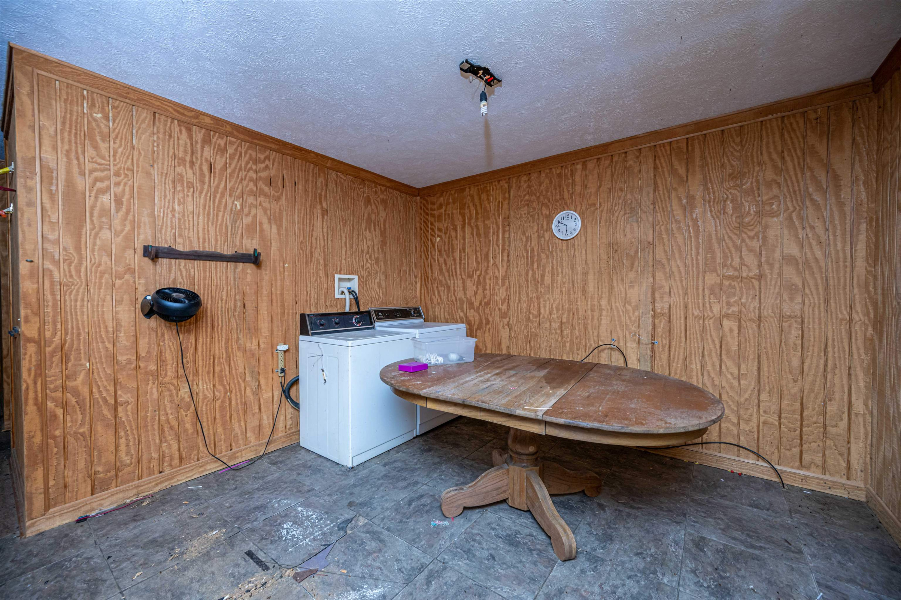 800 Bob's Landing Road Bath Springs, TN 38311 - Photo 33 of 48 a room with furniture and window