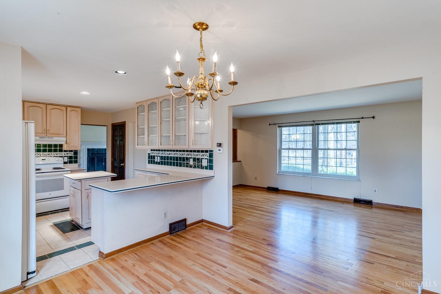 2701 Ebenezer Road Cincinnati, OH 45233 - Photo 12 of 49