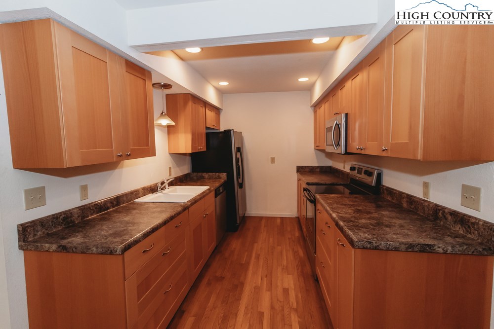 530 Lower Rush Branch Road Sugar Grove, NC 28679 - Photo 4 of 34 Gallery Image 4