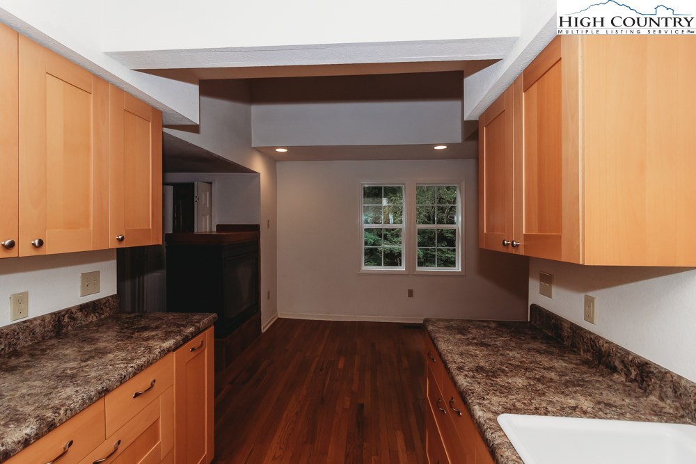 530 Lower Rush Branch Road Sugar Grove, NC 28679 - Photo 5 of 34 Gallery Image 5