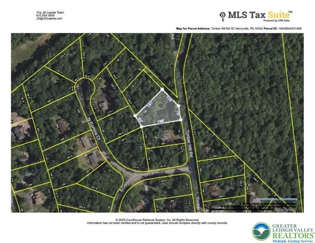 a black and white photo of a tennis court