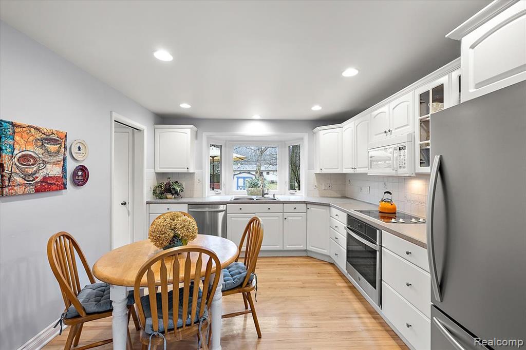 4399 Midrow Road Waterford, MI 48329 - Photo 12 of 41 Gallery Image 12