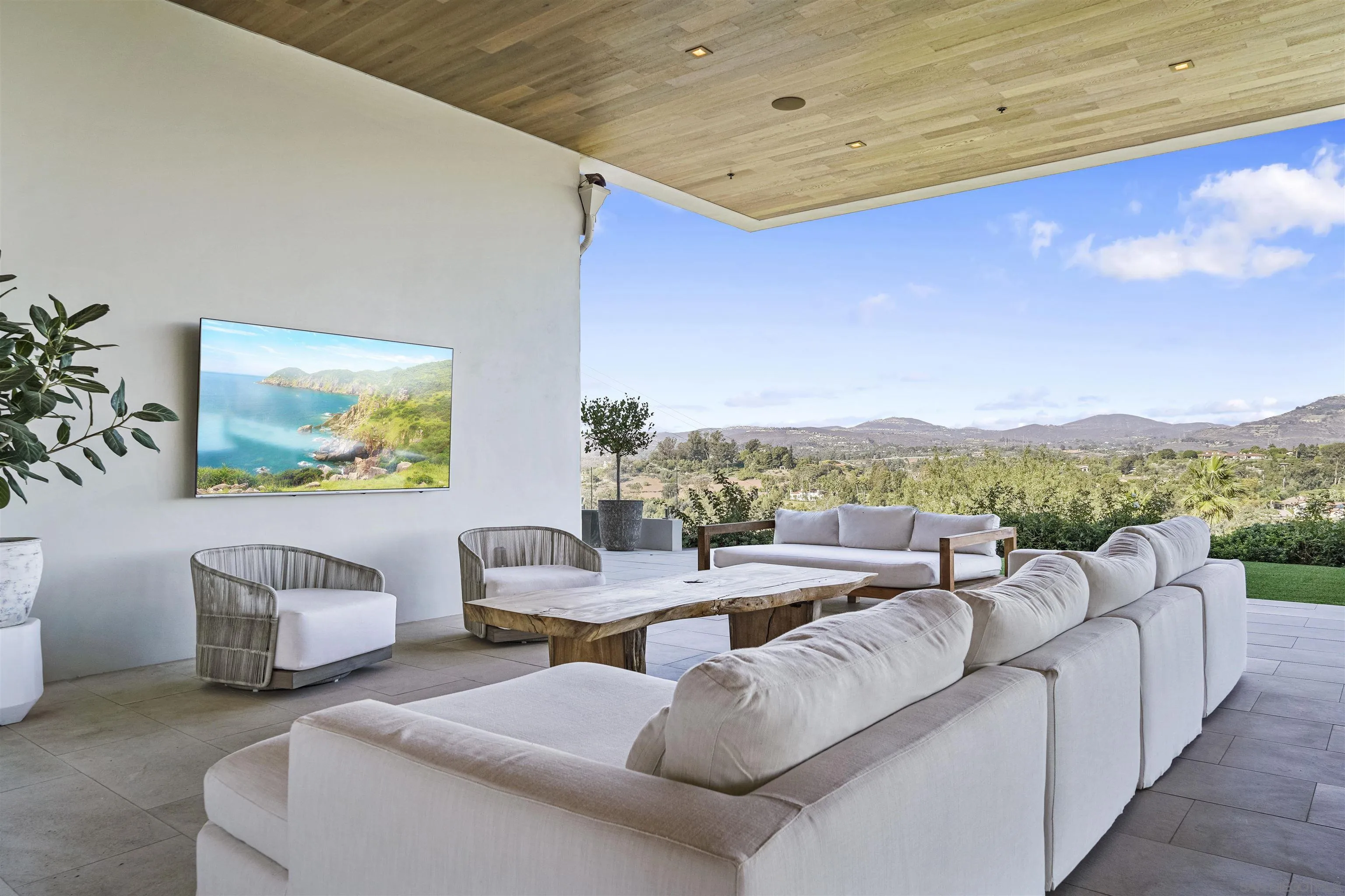 5516 La Crescenta Road Rancho Santa Fe, CA 92067 - Photo 8 of 49