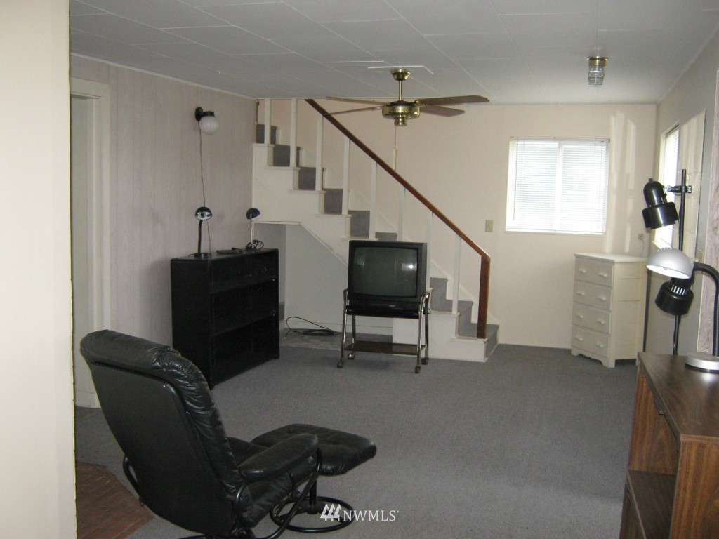 3207 Perry Avenue Northeast Bremerton, WA 98310 - Photo 3 of 10 Gallery Image 3